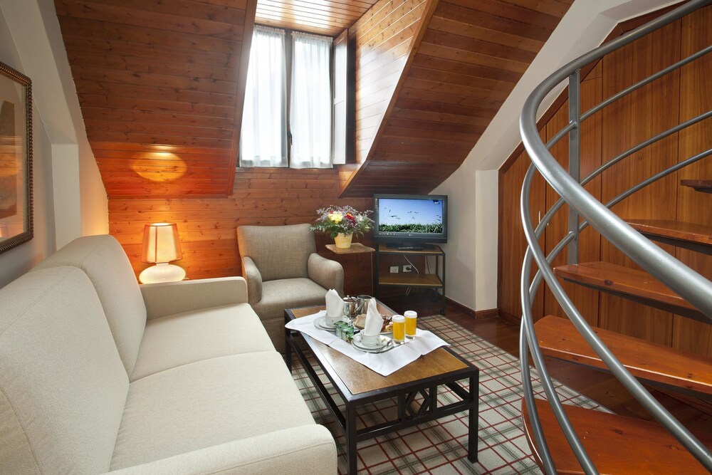 Duplex - Photo 3