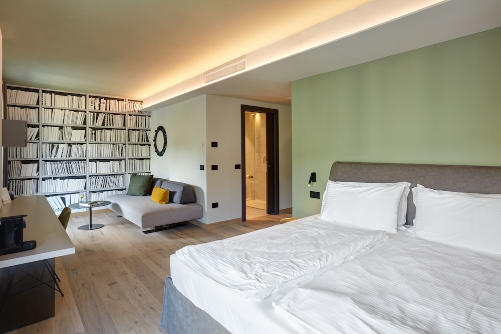 Grand Room, Balcony, Pool View