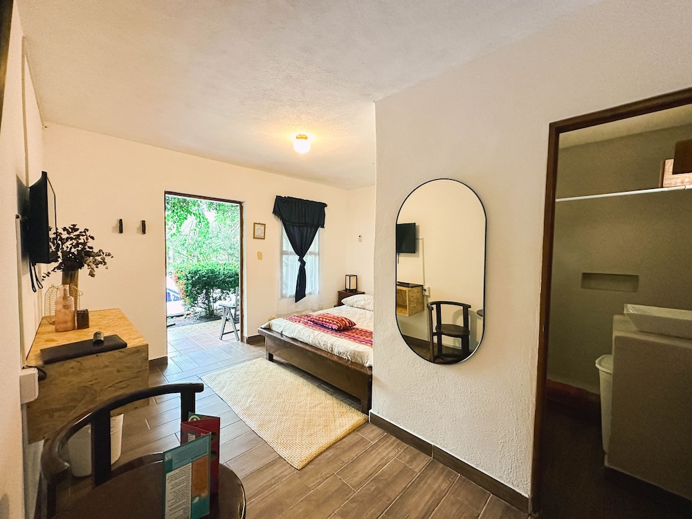 Standard Room, Multiple Beds photo 2