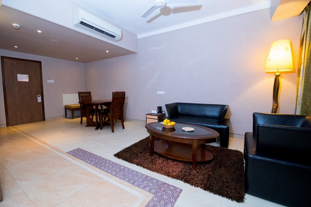 Suite - Photo 9