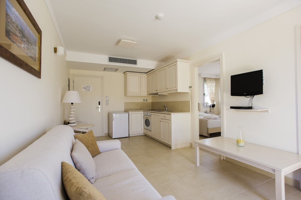 Family Apartment with Mountain View - Photo 5