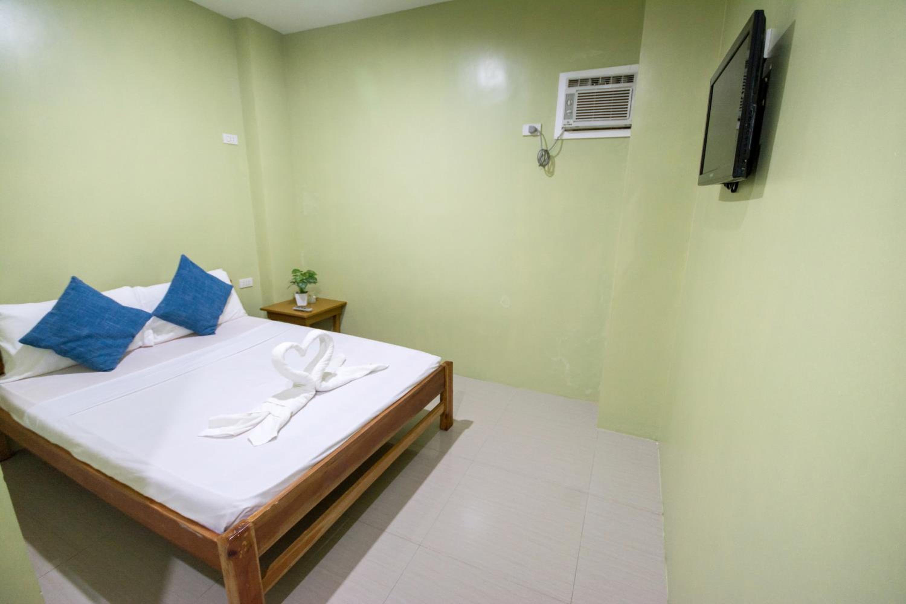 Budget Double Room photo 3