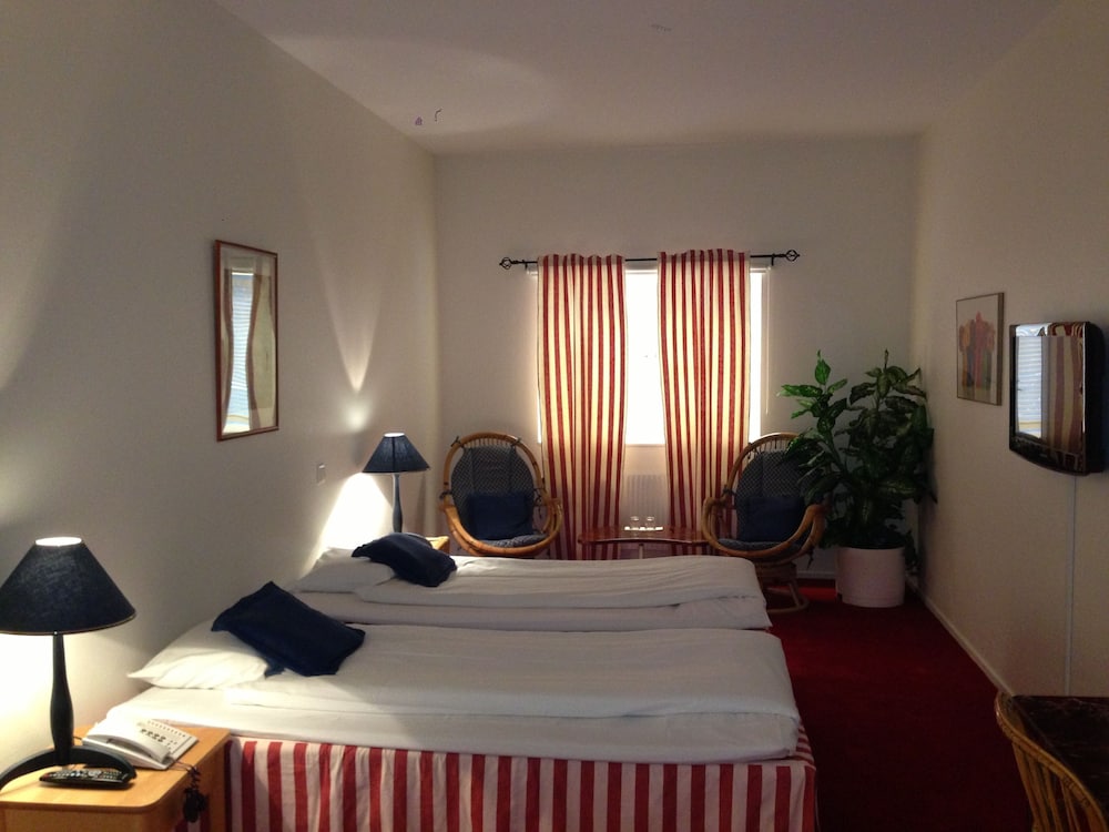 Standard Twin Room - Photo 3