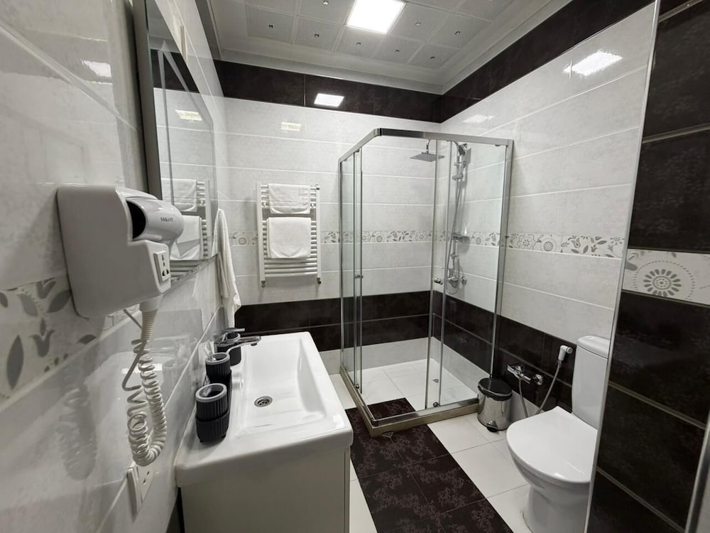 Classic Twin Room, City View