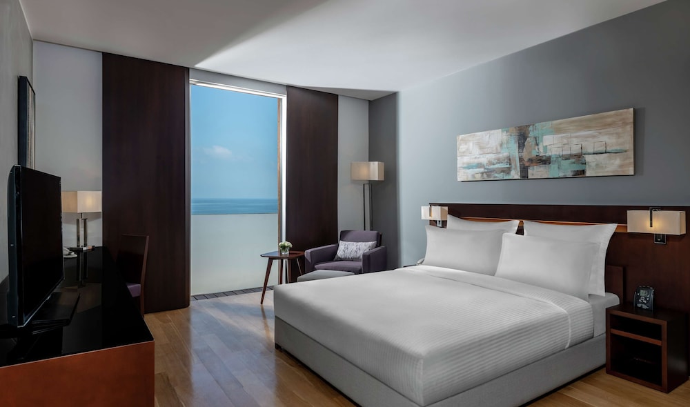 Deluxe Room, 1 King Bed photo 1