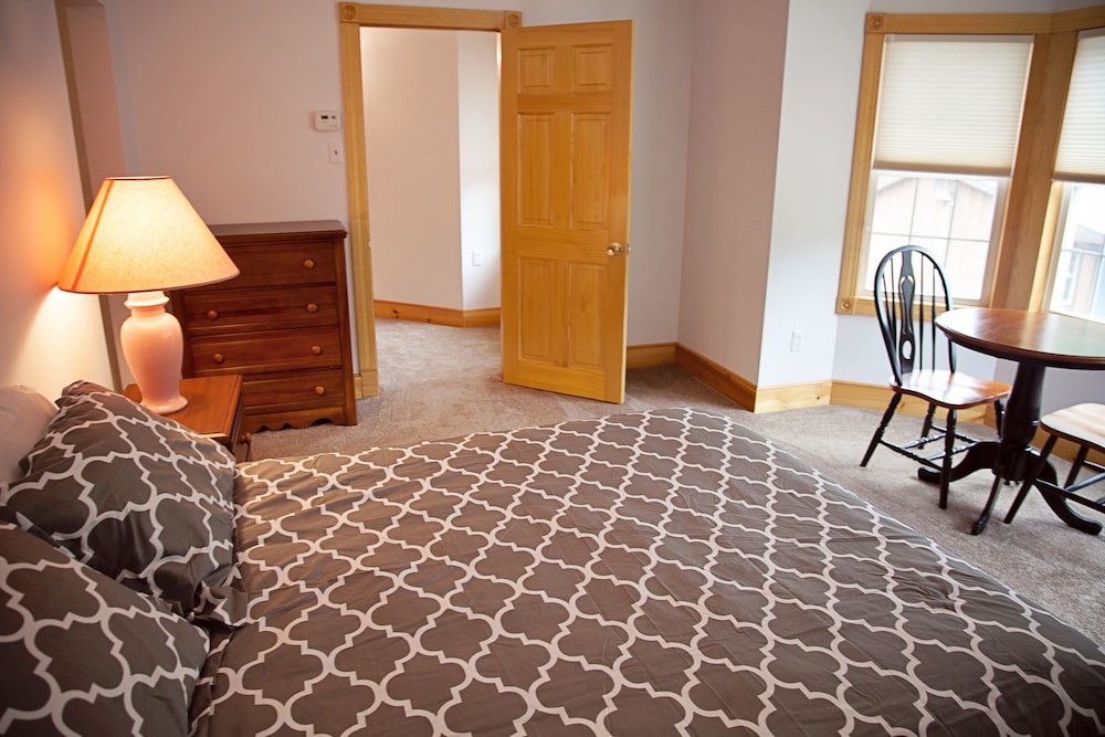 House at 1463 photo 1