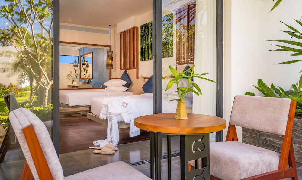 Junior Suite Twin Pool View photo 3