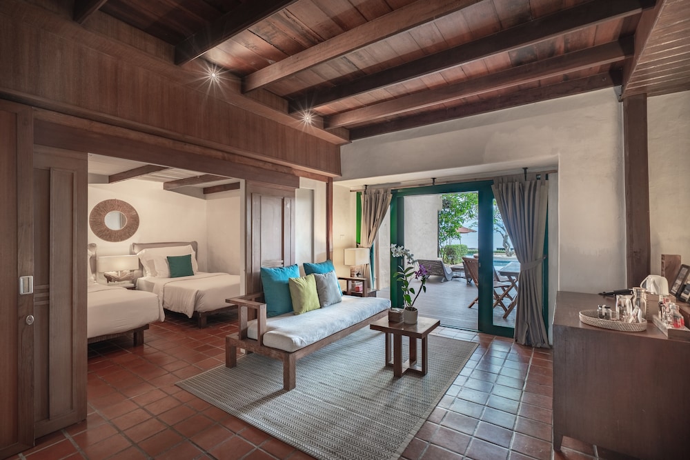 2BR Frangipani Beachfront Pool Access Suite - Photo 7