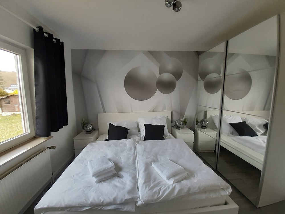 Exclusive House photo 2