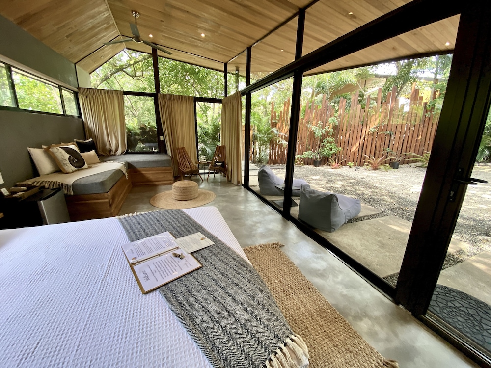 Room, Multiple Beds, Refrigerator, Garden View (Nalu) photo 2