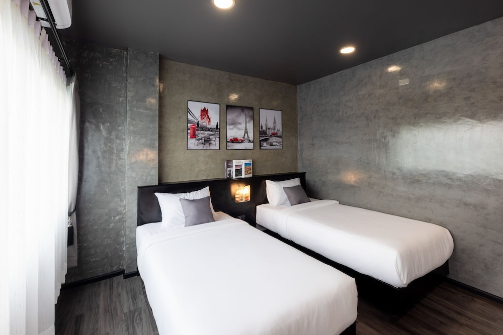 Standard Twin Room - Photo 4