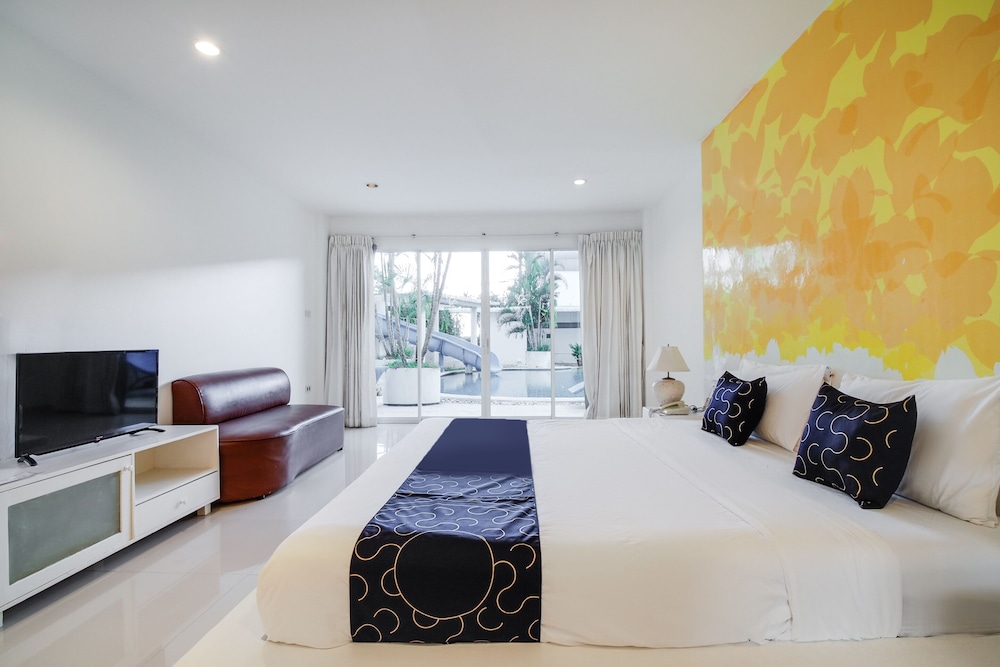 Superior Double Room, Pool Access photo 3
