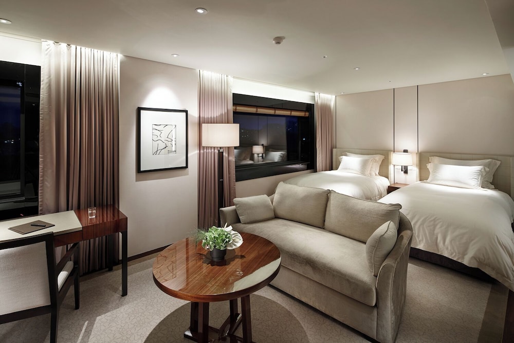 [DRAWING YOUR STAY] Executive Business Deluxe Twin with Indoor Pool Access Only + DIY Art Kit 1EA