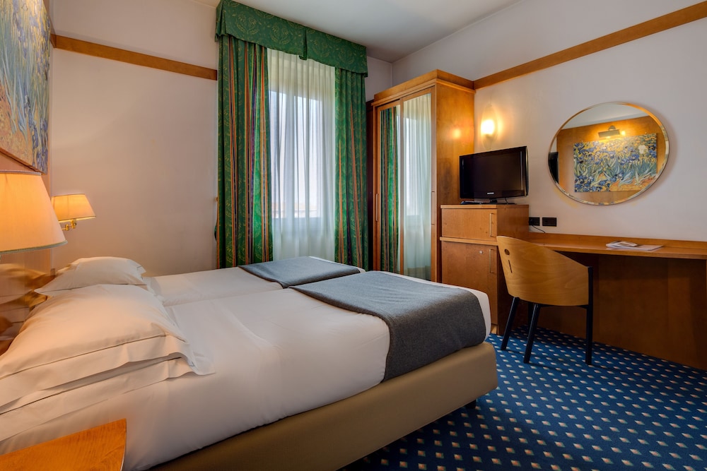 Economy Double Room photo 3