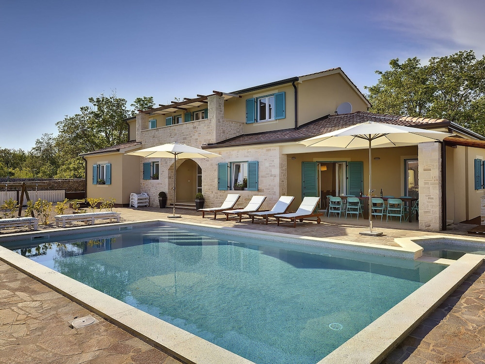 Villa photo 3