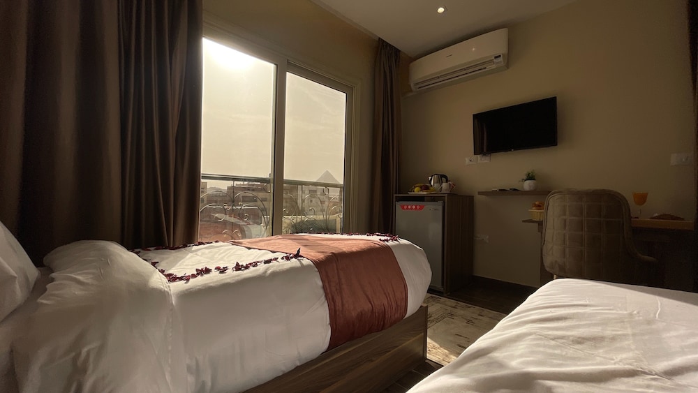 Luxury Triple Room, Balcony, City View photo 2
