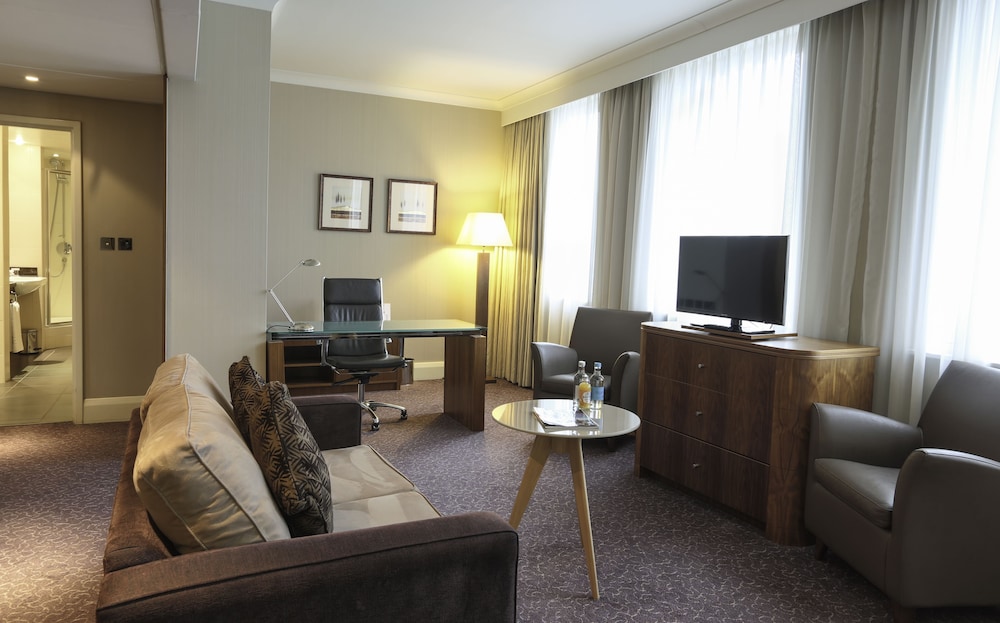Junior Suite, 1 King Bed (Living Area) photo 2