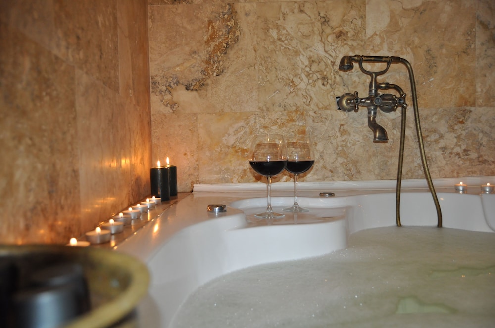 Deluxe Room (Cave) photo 2