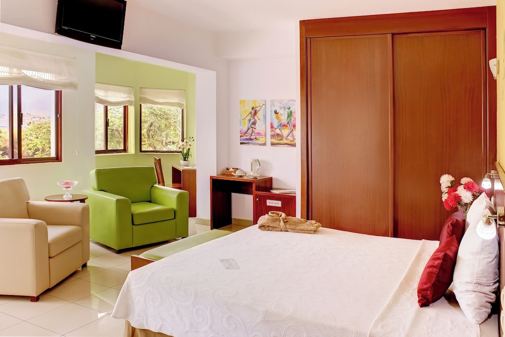 Suite, Balcony (2 adults 1 child) photo 3
