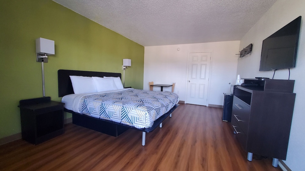 Standard Suite, 1 King Bed, Accessible, Non Smoking - Photo 1