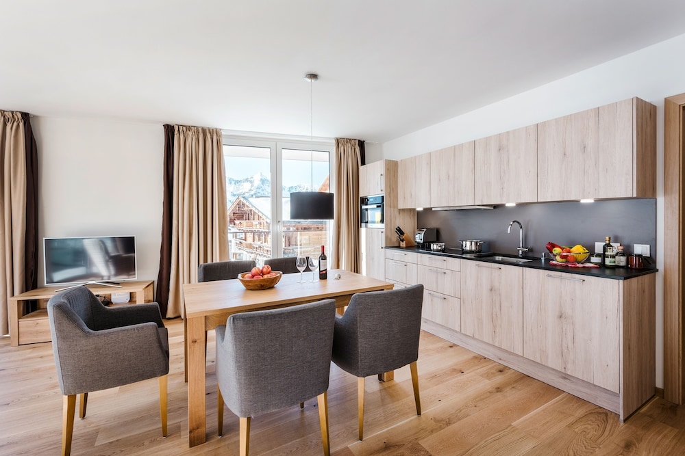 Deluxe Apartment, 2 Bedrooms, Balcony (60m²) photo 2