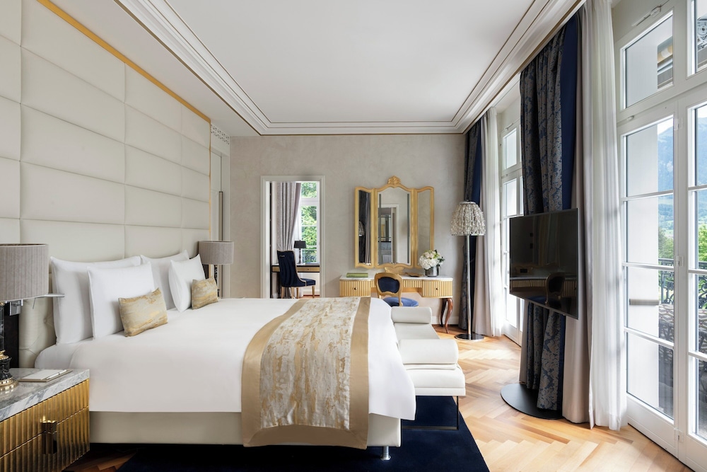 Suite, 1 King Bed photo 2