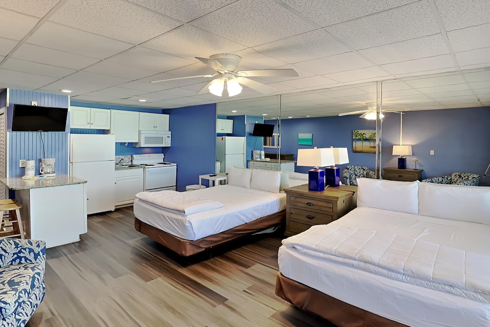 Studio Suite, 2 Double Beds, Balcony, Ocean View (#210 - No Pets)