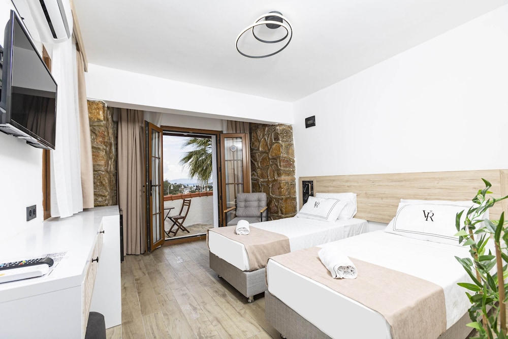 Deluxe Double Or Twin Room, Patio, Sea View - Photo 7