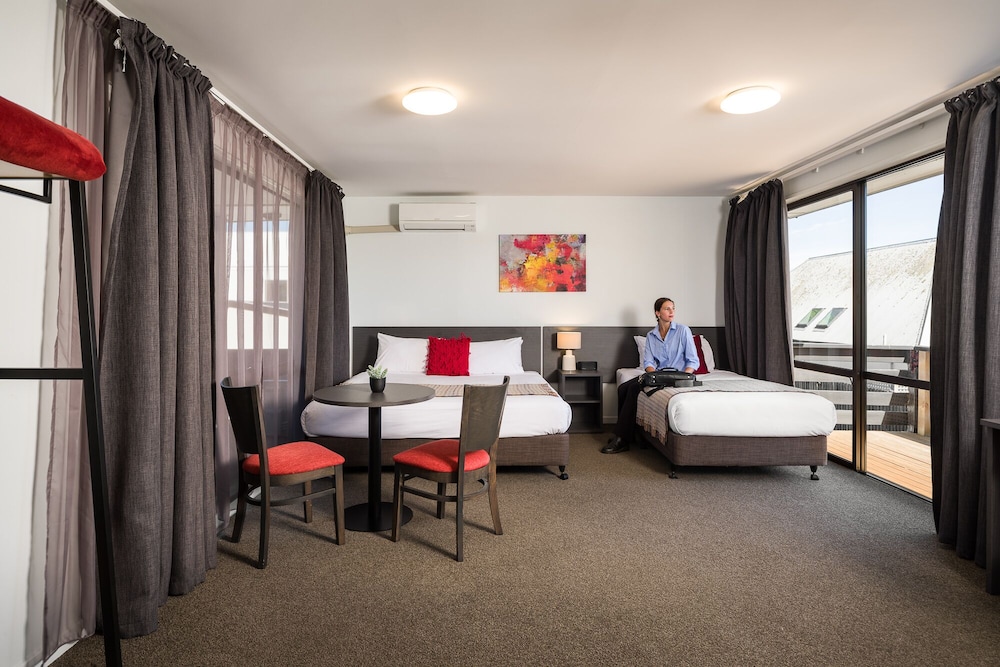 Deluxe Studio, Multiple Beds