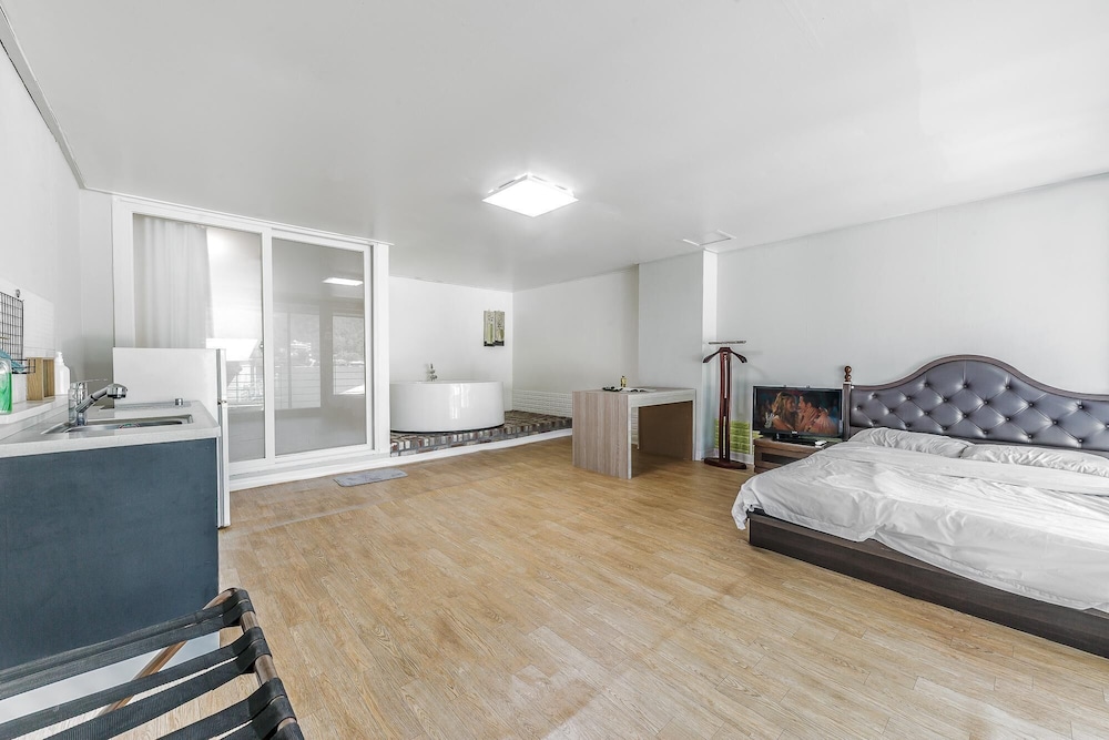 Basic Room, 1 Bedroom (103(Riverview,Spa))