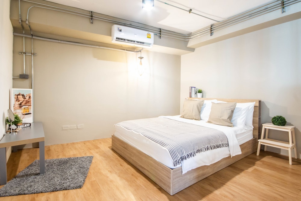 2 Bedrooms photo 2