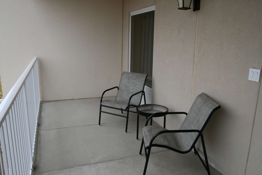 Suite, 1 King Bed, Non Smoking, Balcony - Photo 1