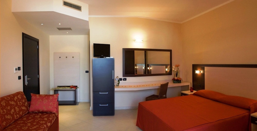 Double or Twin Room - Photo 5