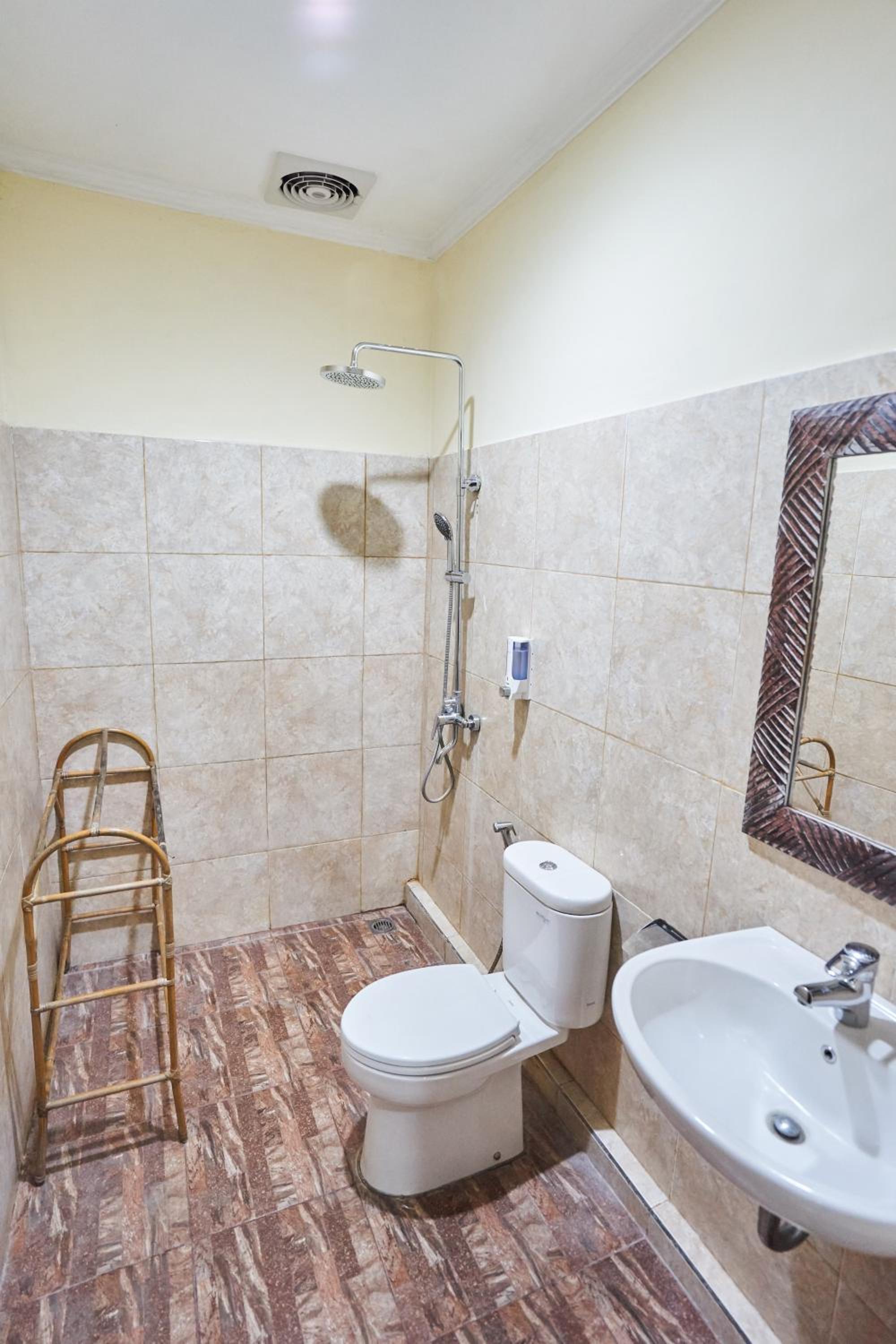 Budget Double Room - Photo 6