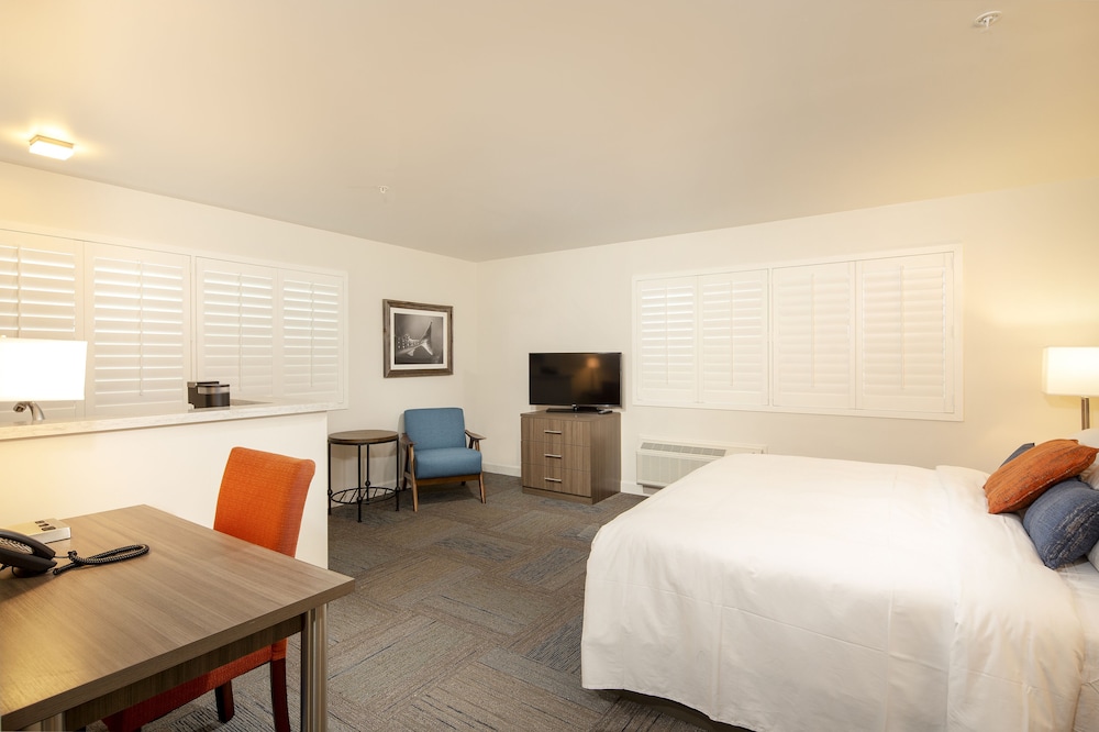 Superior Room, 1 King Bed - Photo 1
