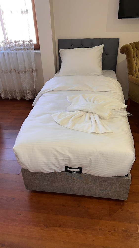 Standard Quadruple Room, City View photo 3