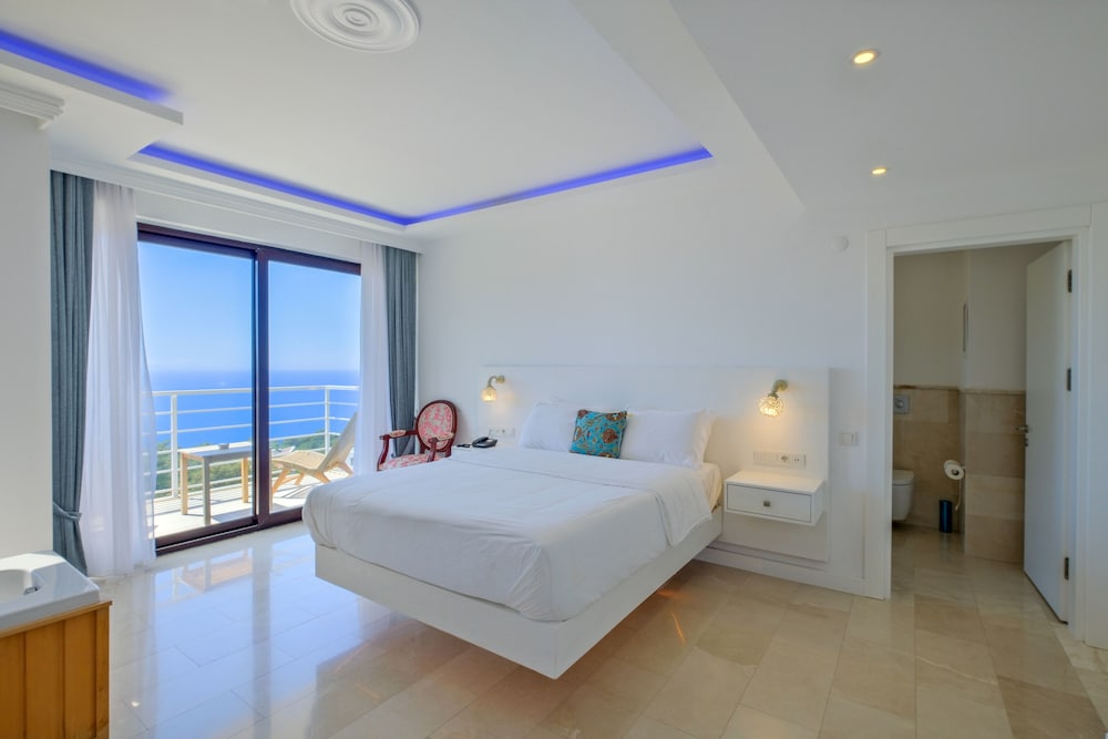 Deluxe Double with Bathtub - Photo 10