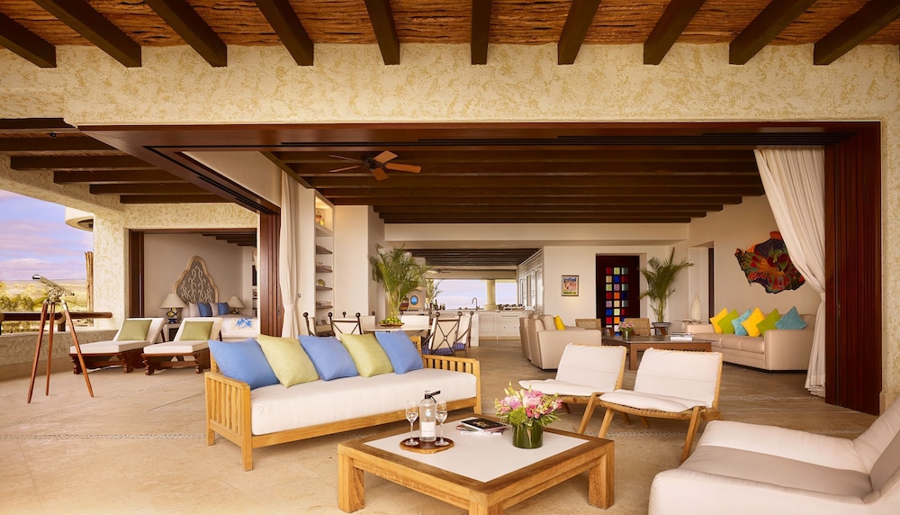 Three-Bedroom Transpeninsular Signature Residence - Photo 4