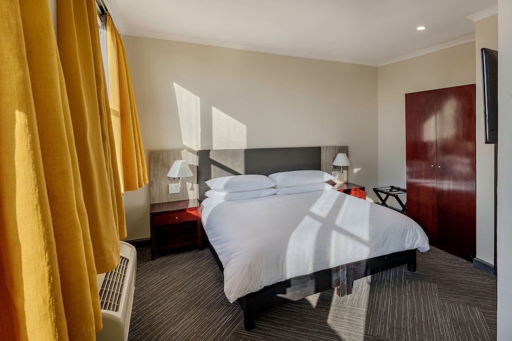 Room, 1 King Bed, City View - Photo 6