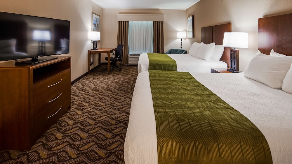 Standard Room, 2 Queen Beds, Non Smoking, Refrigerator & Microwave (Main Tower) - Photo 1