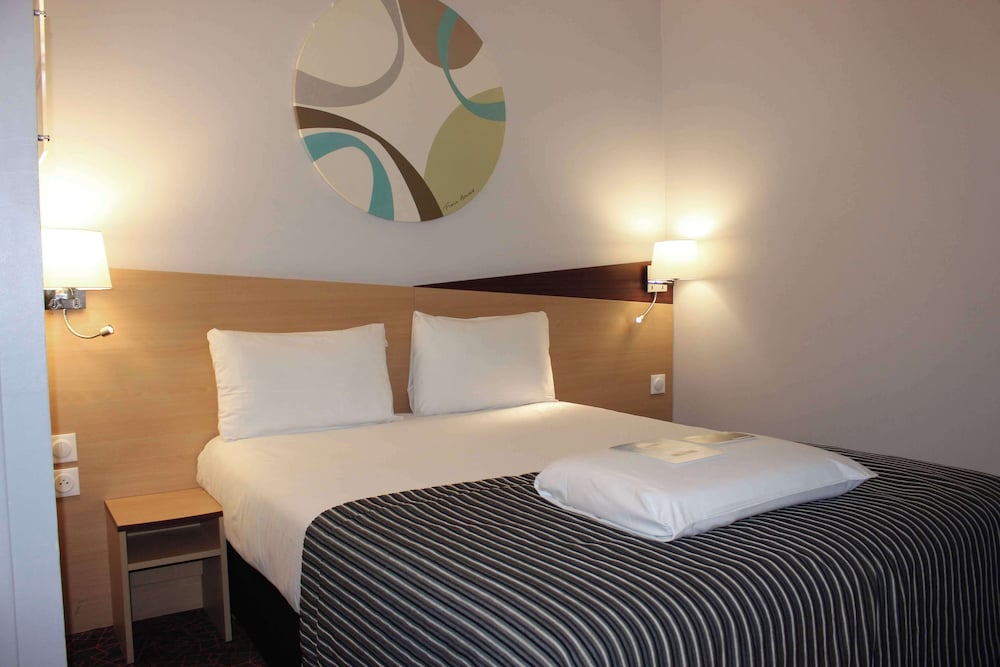 Standard Room, 2 Twin Beds - Photo 9