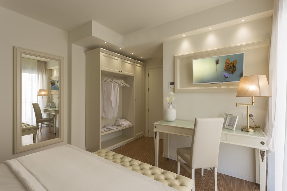 Comfort Double Or Twin Room, City View photo 3
