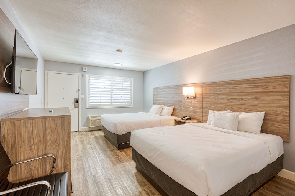 Standard Room, 2 Queen Beds, Accessible photo 3