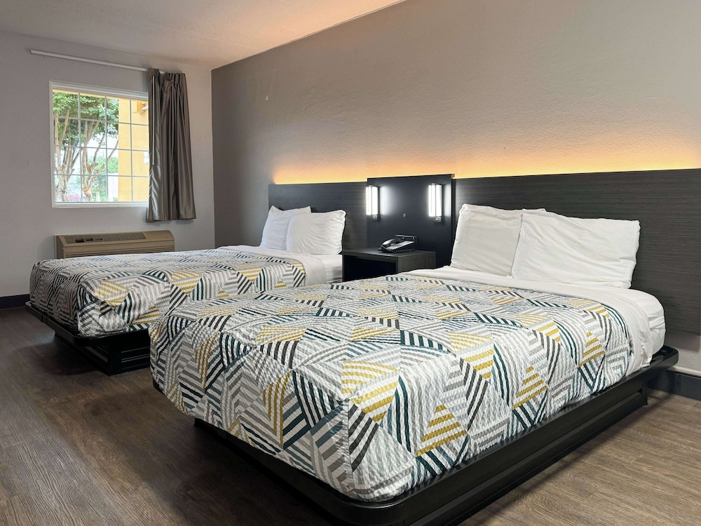 Standard Room, 2 Double Beds, Smoking, Refrigerator & Microwave - Photo 3