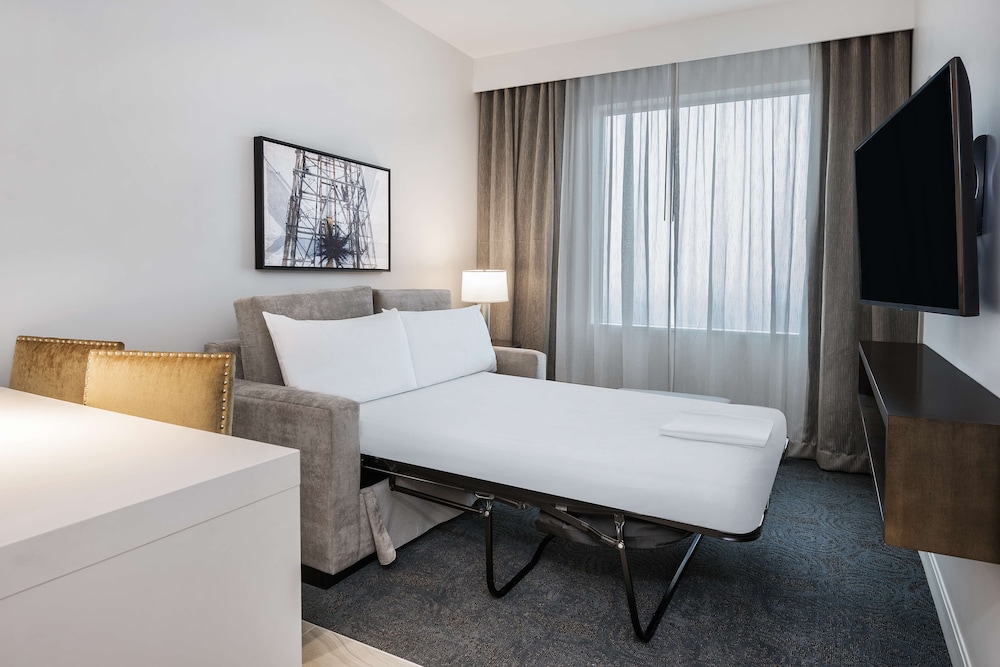 Premium Suite, 1 King Bed, Accessible, Non Smoking photo 2