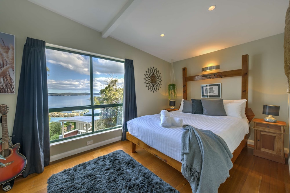3 Bedroom House Oceanfront photo 2