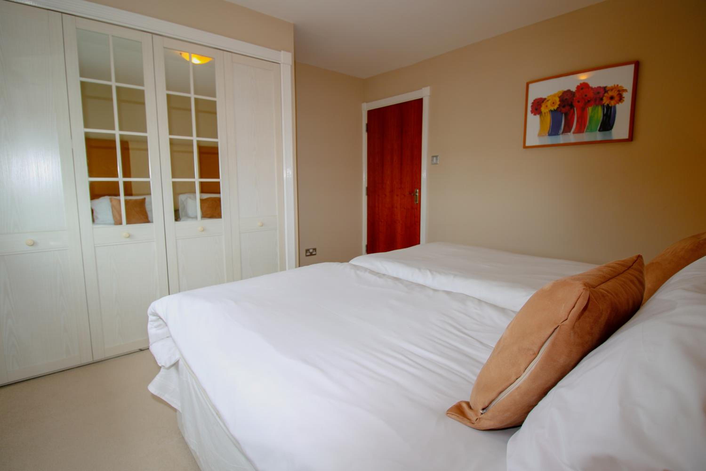 Two-Bedroom Apartment - 4E Hopetoun