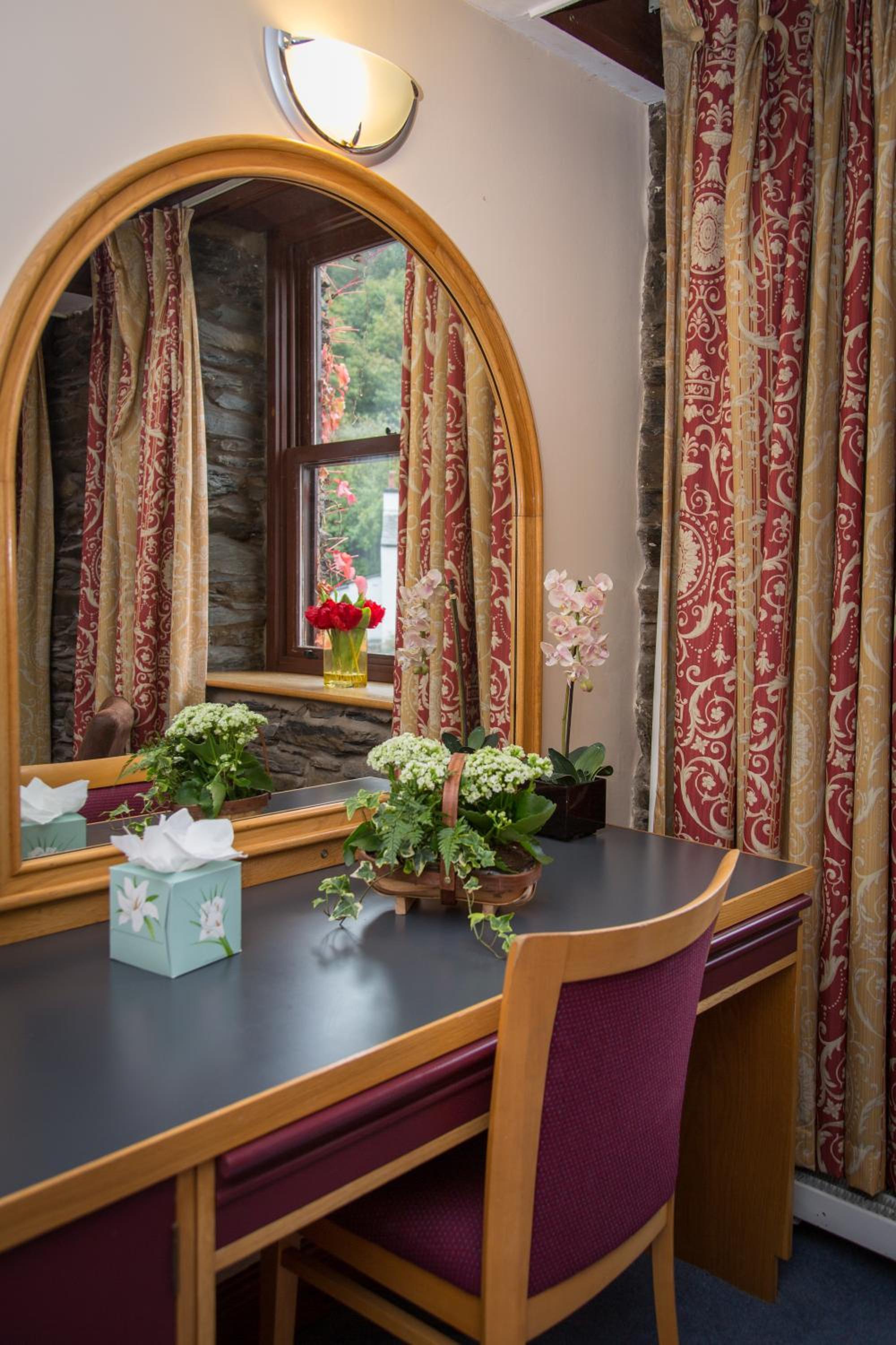 Superior Family Room photo 2