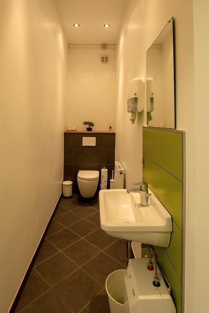 Single Room, Shared Bathroom photo 2
