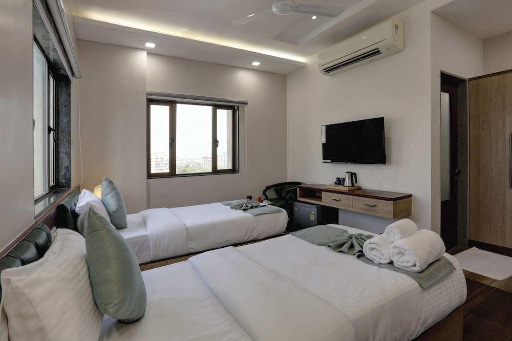 Executive Room - Photo 13
